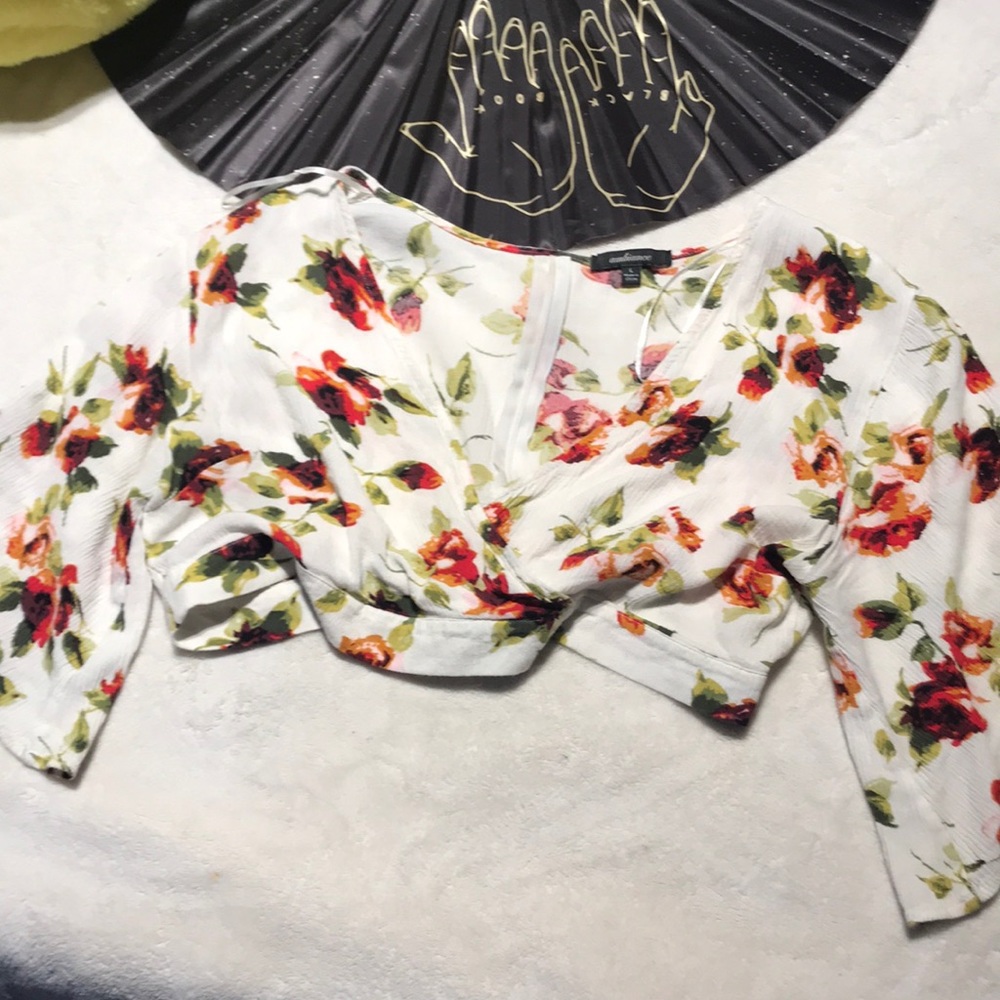 Crop flare flower blouse 🥵